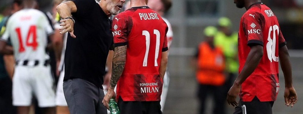 L'entraîneur de l'AC Milan, Stefano Pioli, a également annoncé son départ.